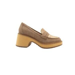 NIB VOLATILE Women's Jacques Loafer     Sand  SIZE  9